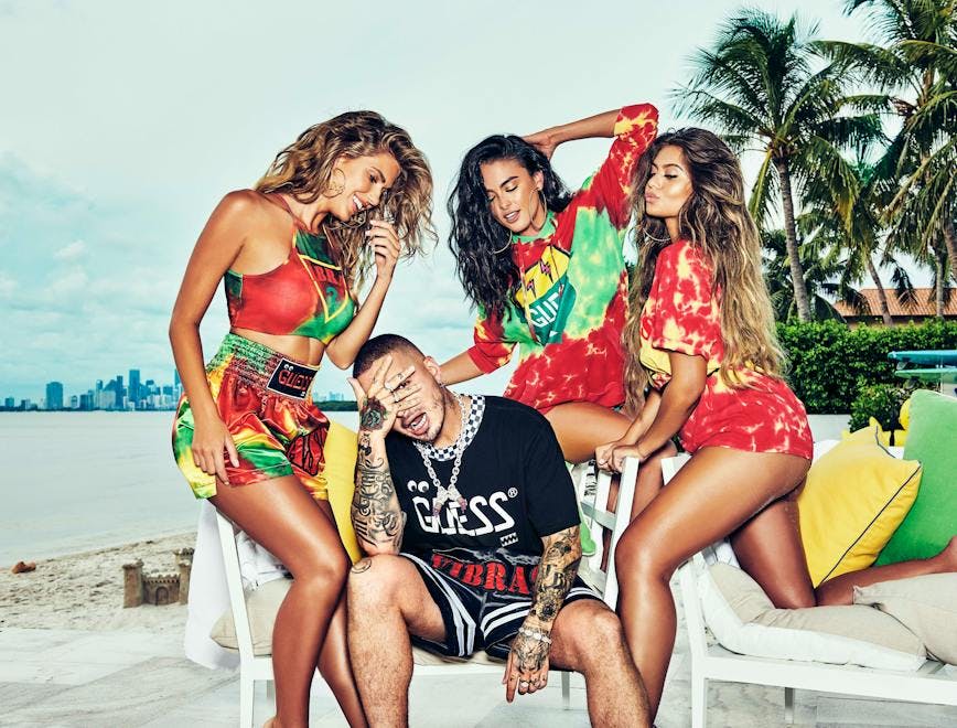 J Balvin e Guess collezione vestiti