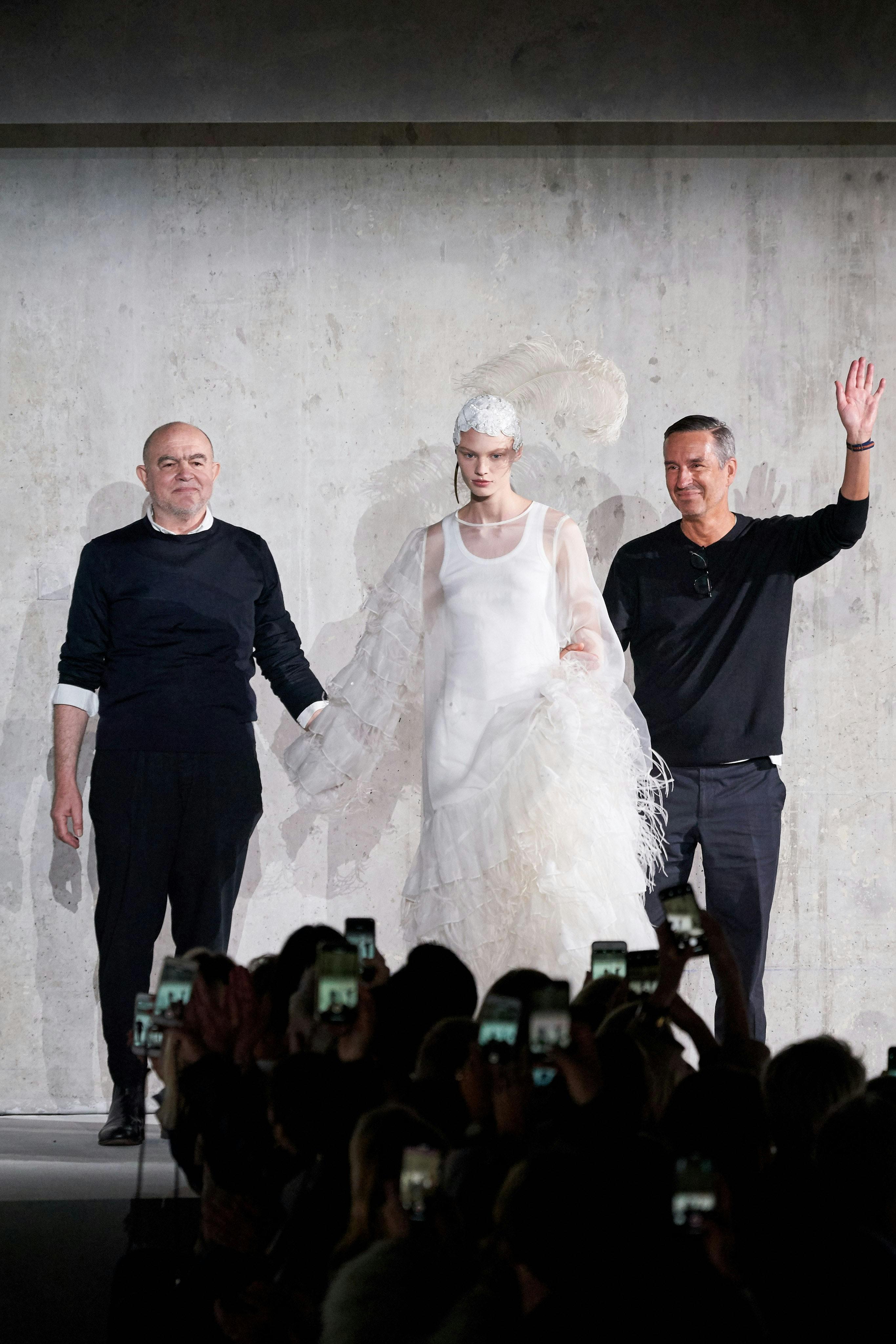 Nelal foto il finale di sfilata di Christian Lacroix e Dries Van Noten alla sfilata Spring Summer 2020