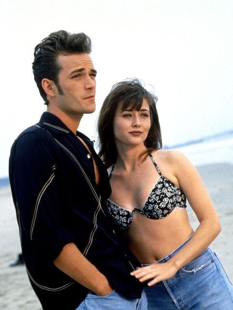 Shannen Doherty insieme a Luke Perry sul set di Berverly Hills