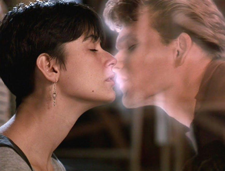 Giornata Internazionale del Bacio - una scena di Ghost con Demi Moore e Patrick Swayze