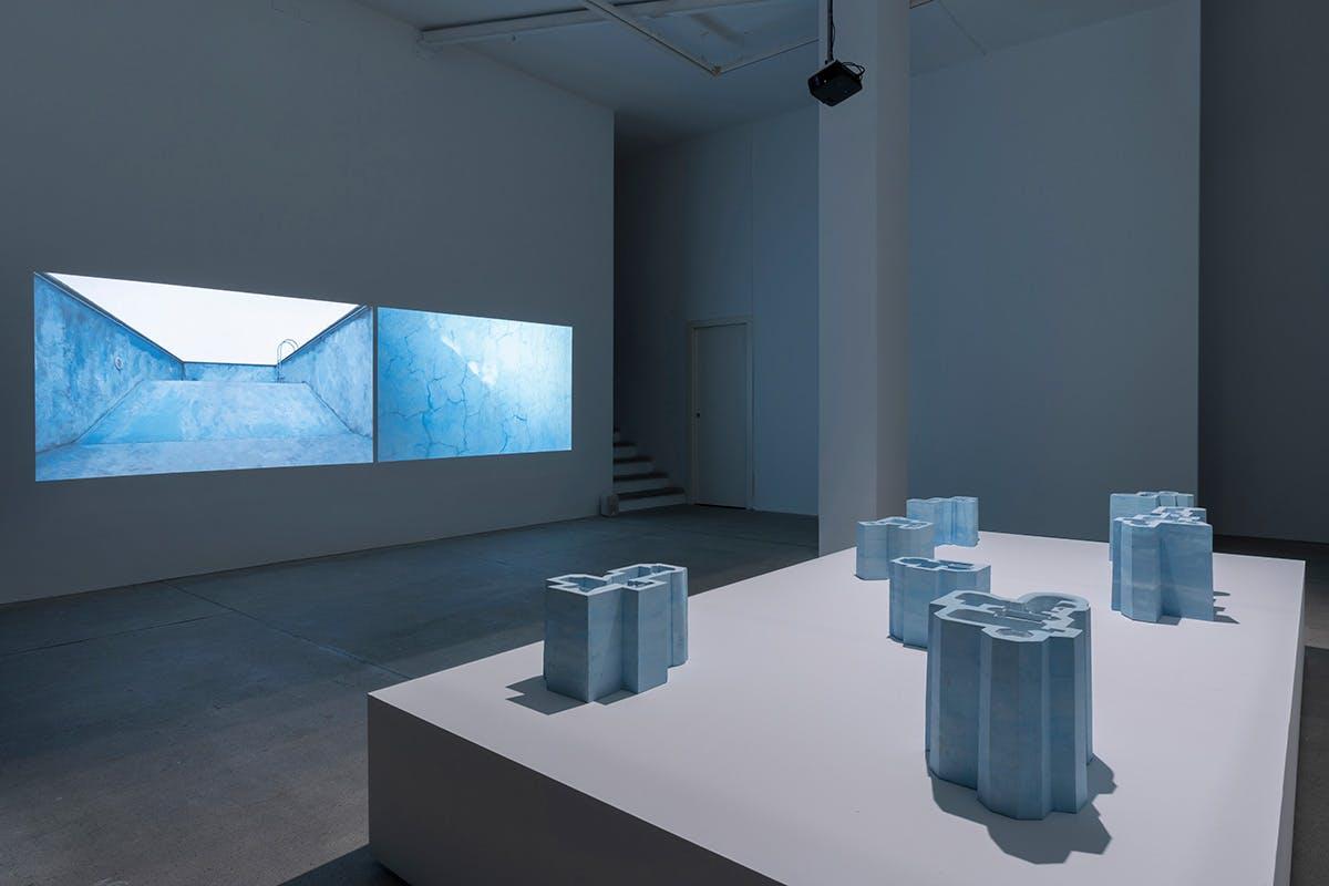 Installazione a Raffaella Cortese - Nazgol Ansarinia "Pools and Voids " 