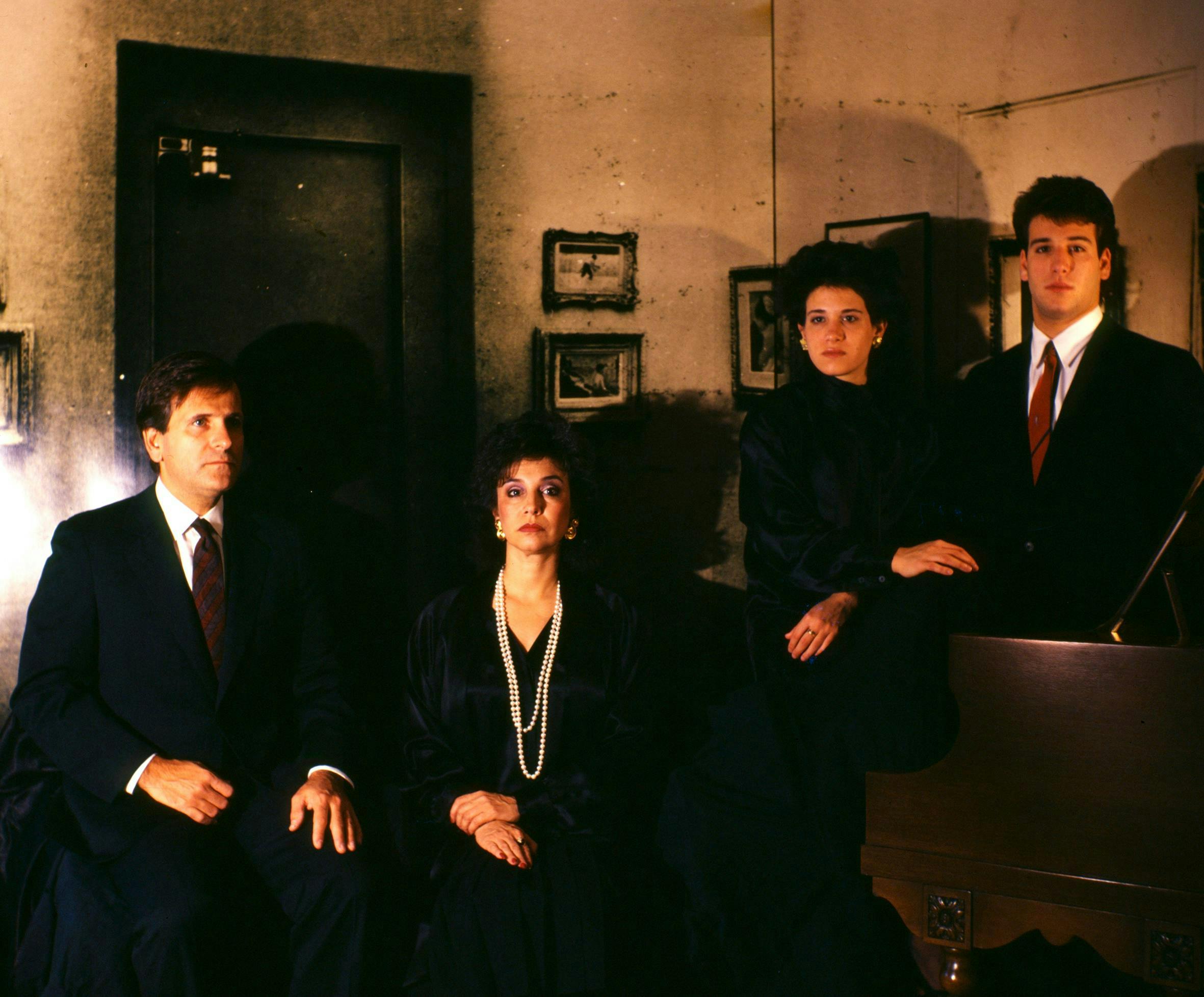 Una foto di famiglia ”An American Family, A Rejected Commission,” 1987, di Clegg & Guttmann.