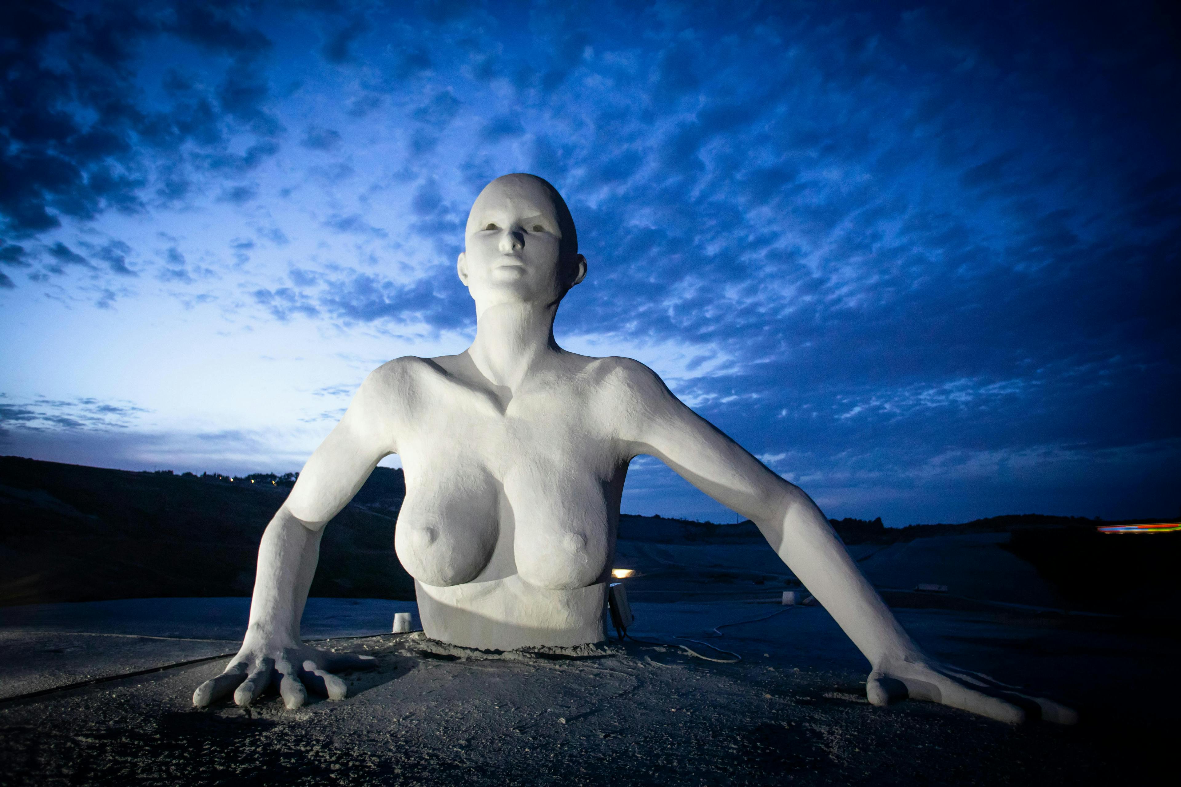 Una foto di Andrea Testi di una scultura alla Biennale di Architettura di Venezia 2021