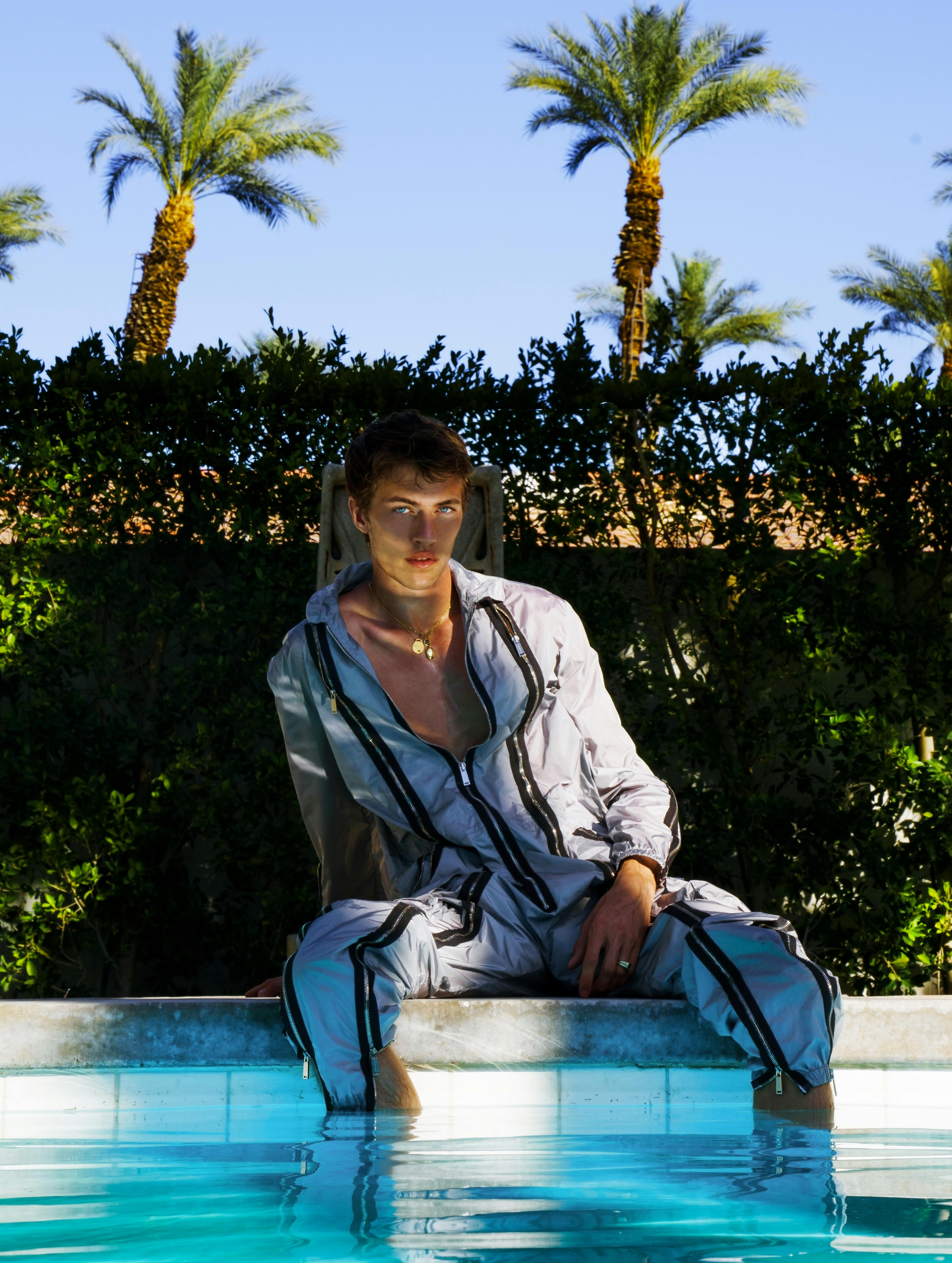 Nella foto Lucky Blue Smith indossa Jumpsuit di nylon con zip, DSQUARED2