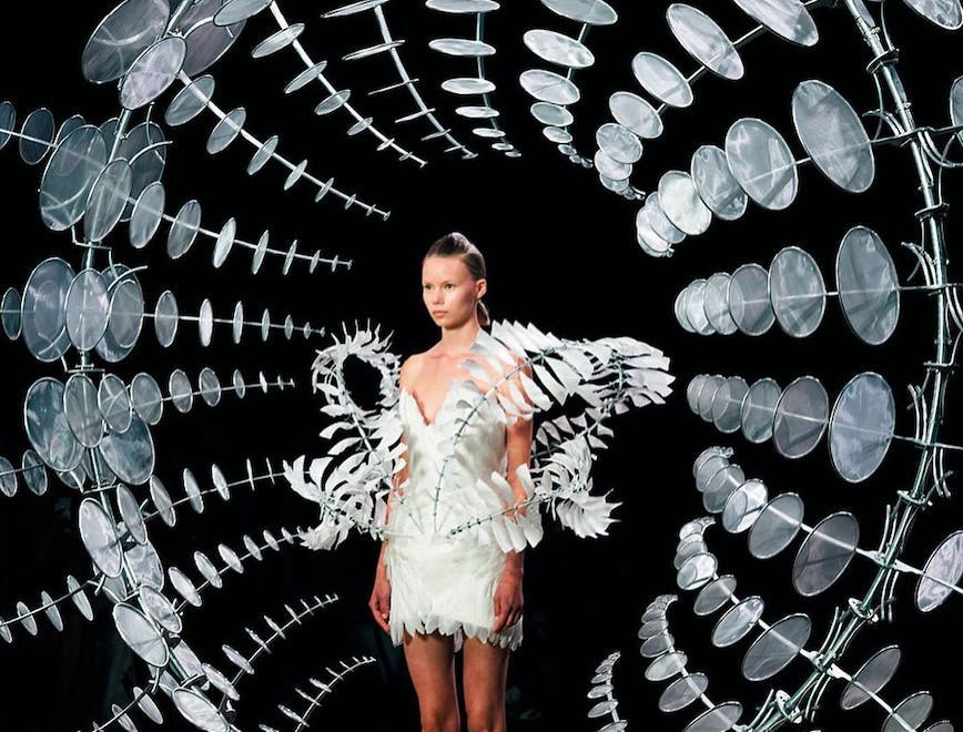 Nella foto Iris Van Herpen la collezione haute couture Fall Winter 2019