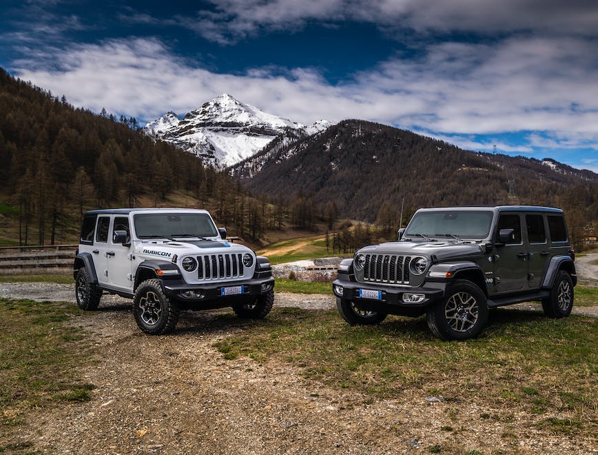 Nella foto due nuove Jeep Wrangler 4xe