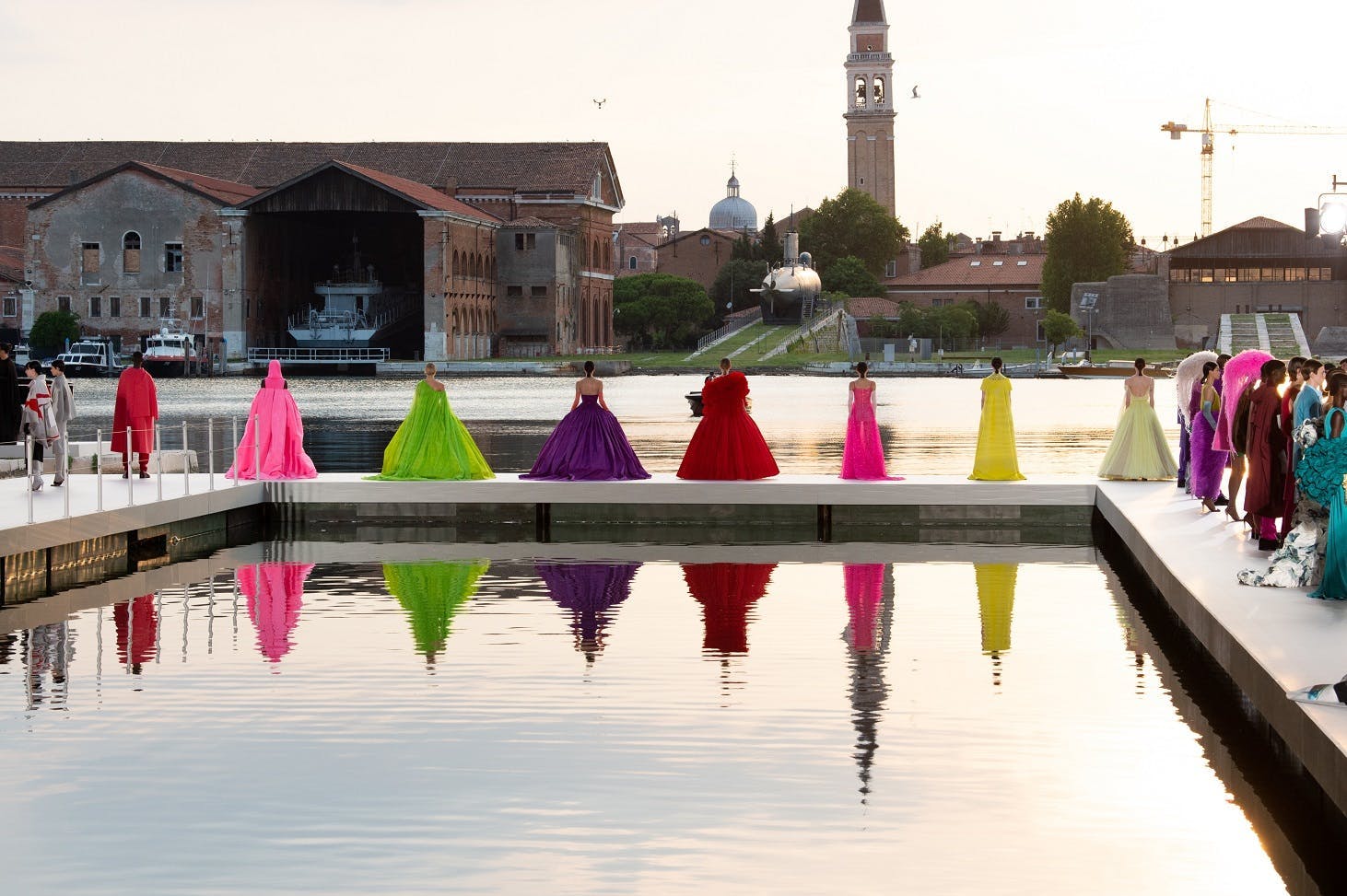 Nella foto il finale di Valentino Des Ateliers la collezione Haute Couture Autunno Inverno 2021-22