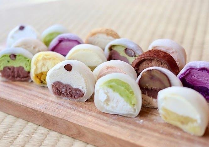 Nella foto la ricetta dei mochi di gelato 