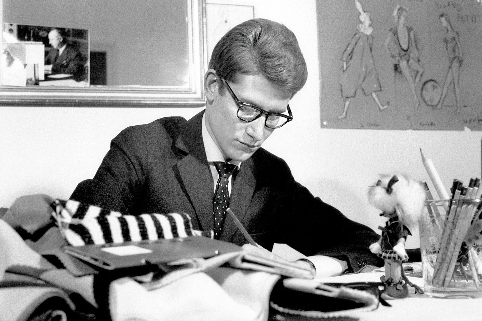 Un ritratto di Monsieur Yves Saint Laurent. 