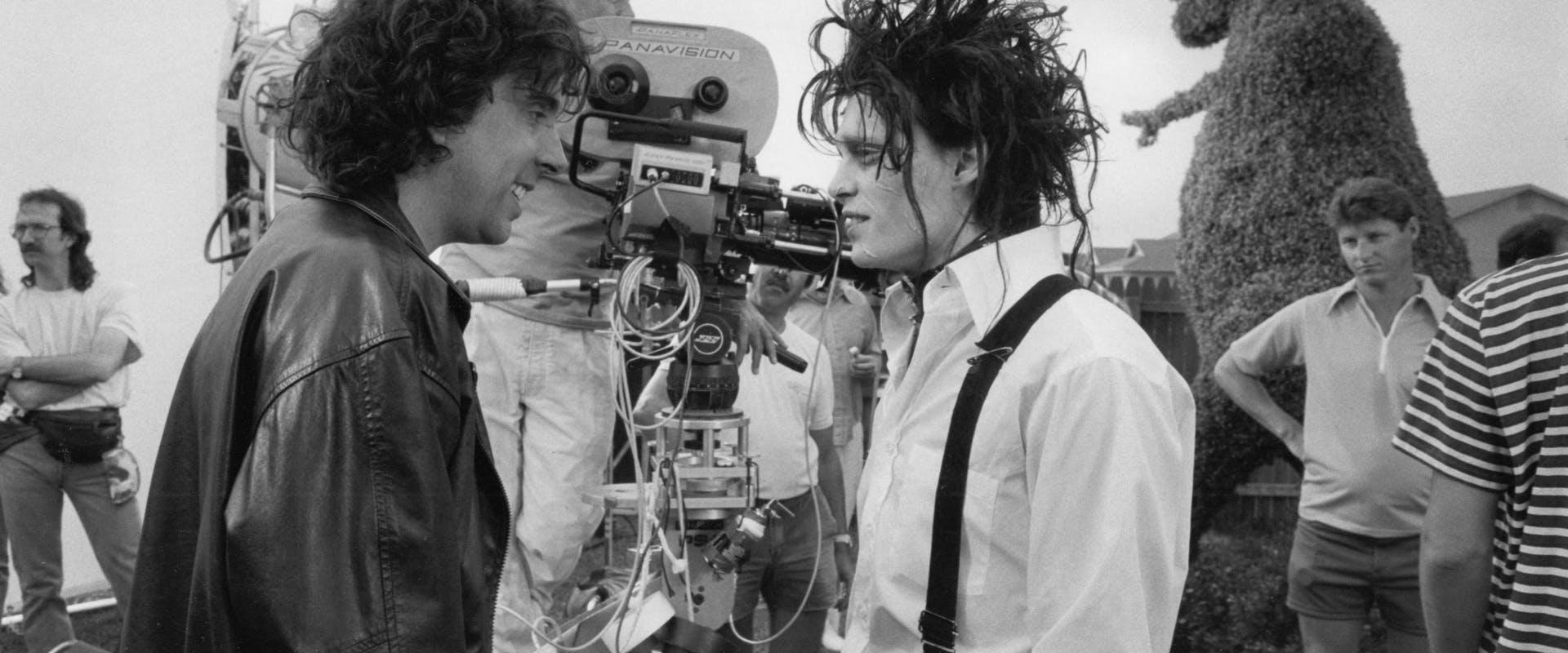 Nella foto Tim Burton e Johnny Depp sul set di "Edward mani di forbice"