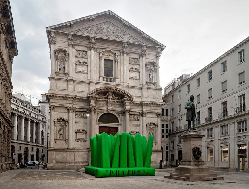 Nell'immagine: Pratone Gufram, Piazza San Fedele Milano.