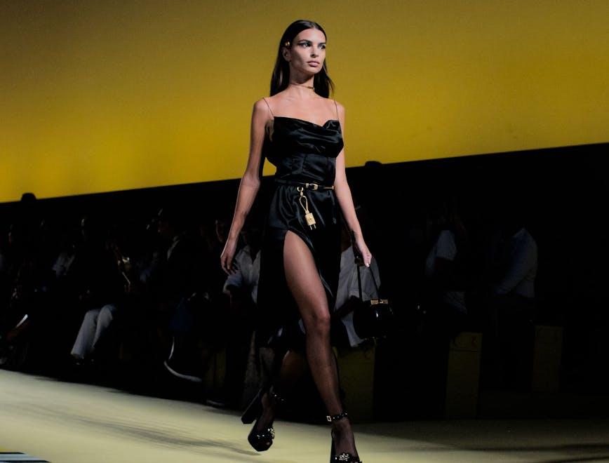 Versace Fall 2018/2019 con Emrata