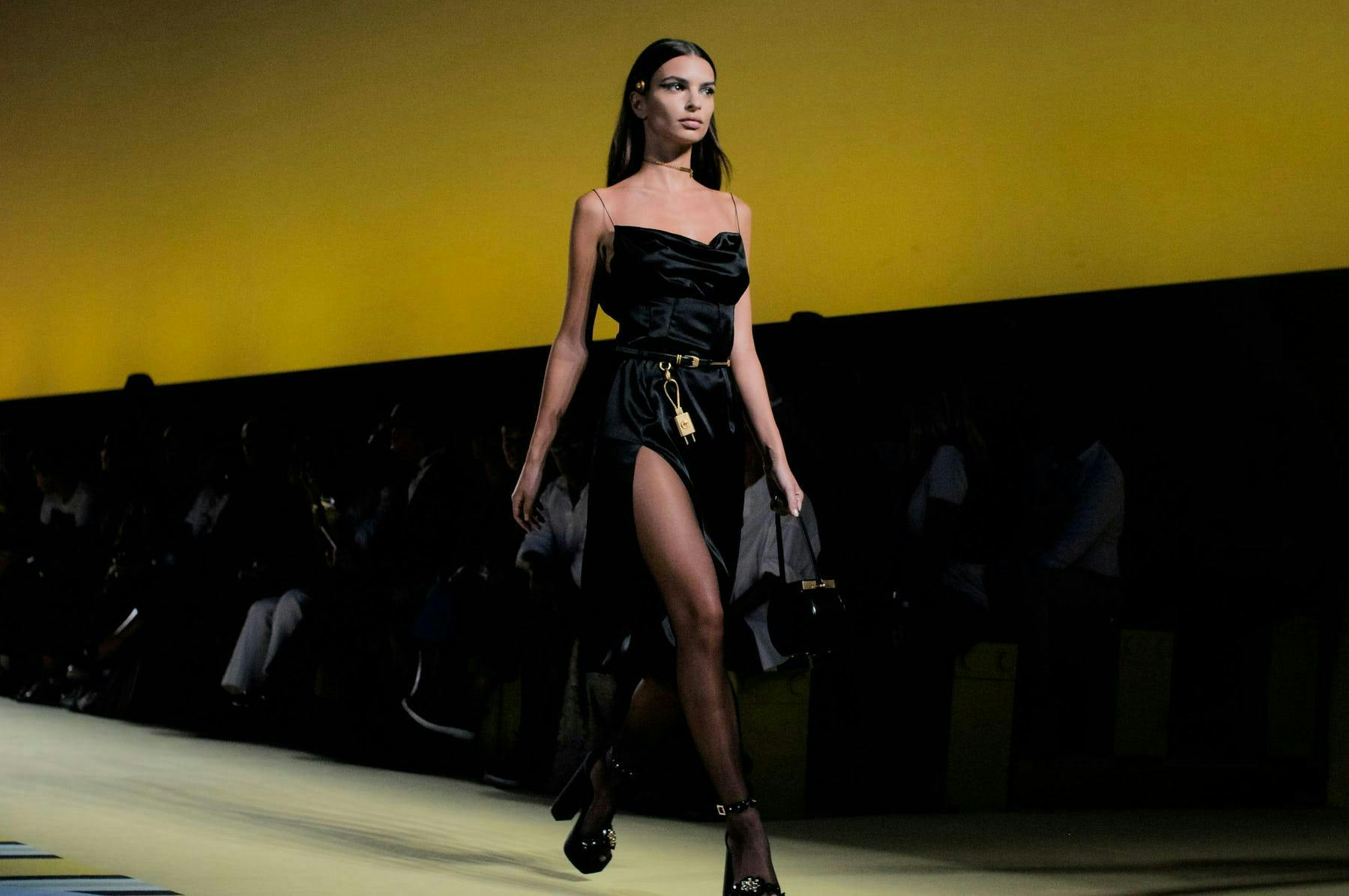 Versace Fall 2018/2019 con Emrata