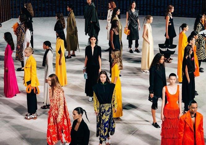 Nella foto il finale di sfilata di Proenza Schouler collezione Spring Summer 2022