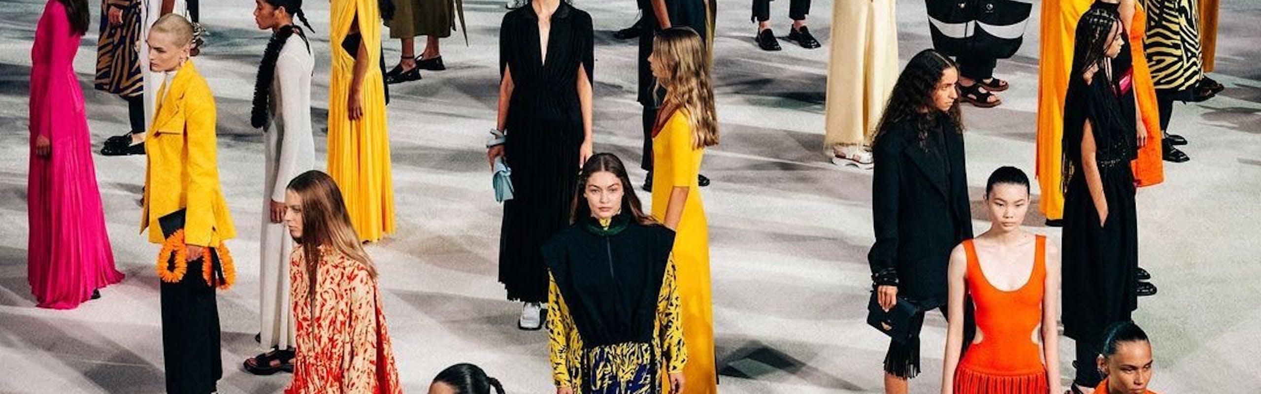 Nella foto il finale di sfilata di Proenza Schouler collezione Spring Summer 2022