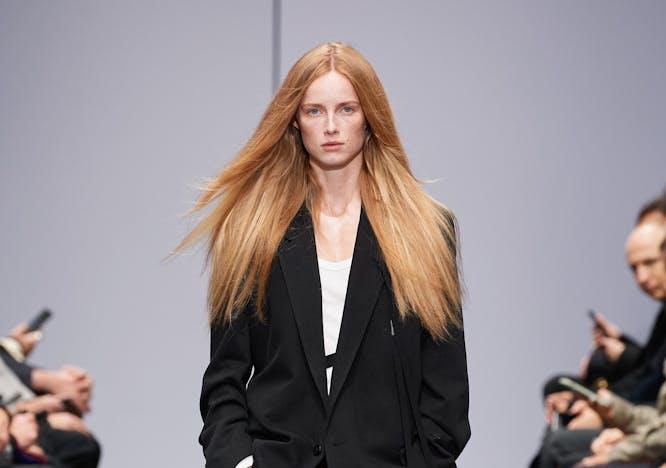 Nella foto Rianne Van Rompaey in Ann Demeulemeester Primavera Estate 2022