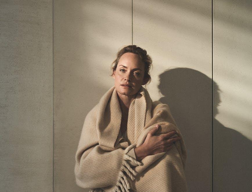 Amber Valletta nella collezione Relaxwear di Loro Piana