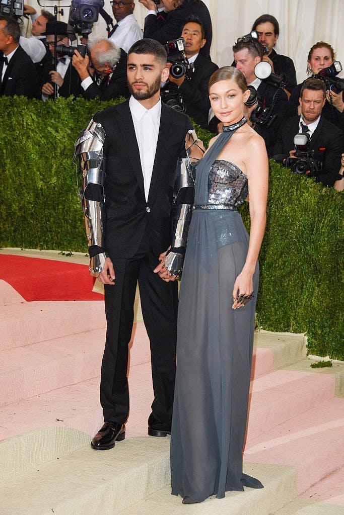 In foto la supermodella Gigi Hadid insieme al cantante Zayn Malik con cui sta insieme da sei anni.