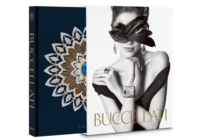 Nella foto "Un secolo di bellezza senza tempo" il libro di Buccellati