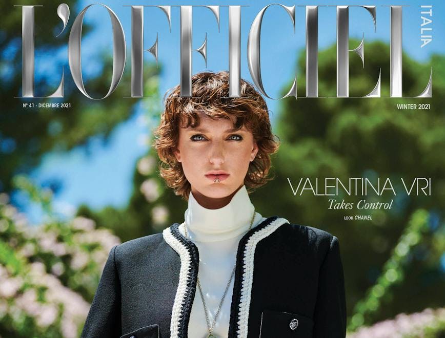 In cover Valentina Vri indossa total look CHANEL