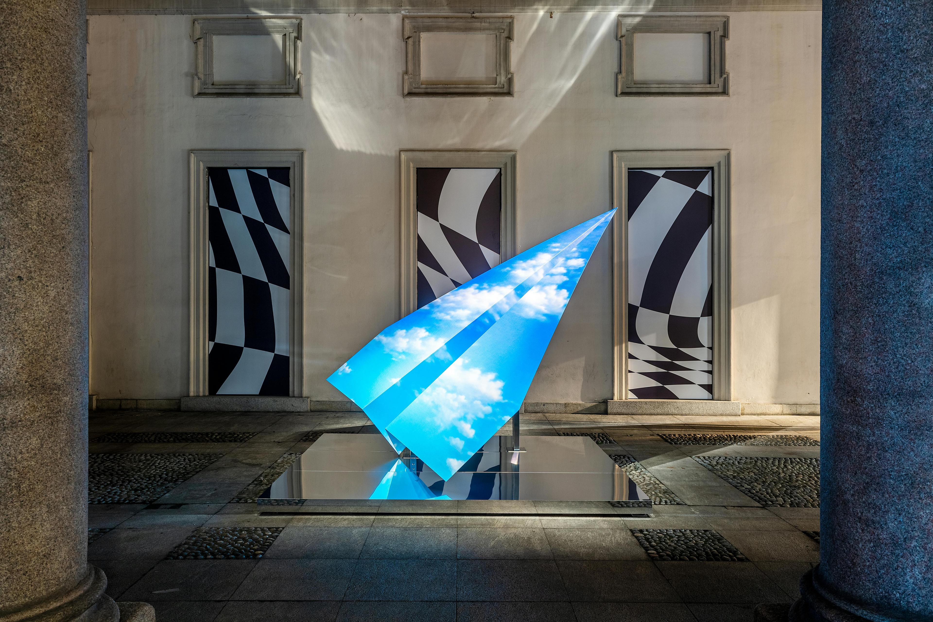 Nella foto L'installazione dedicata a Virgil Abloh nello store di Louis Vuitton di Montenapoleone a Milano