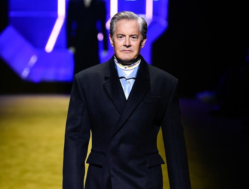 L'attore Kyle MacLachlan apre lo show Prada Uomo Autunno Inverno 2022 