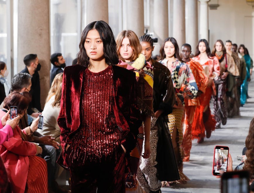 Etro la sfilata donna Autunno Inverno 2022-23 alla Milano Fashion Week