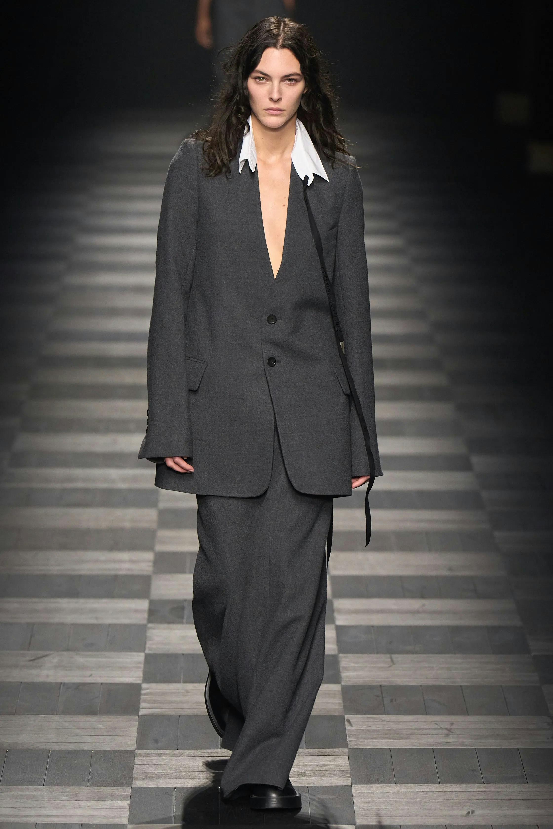 Vittoria Ceretti in un look Ann Demeulemeester Fall Winter 2022