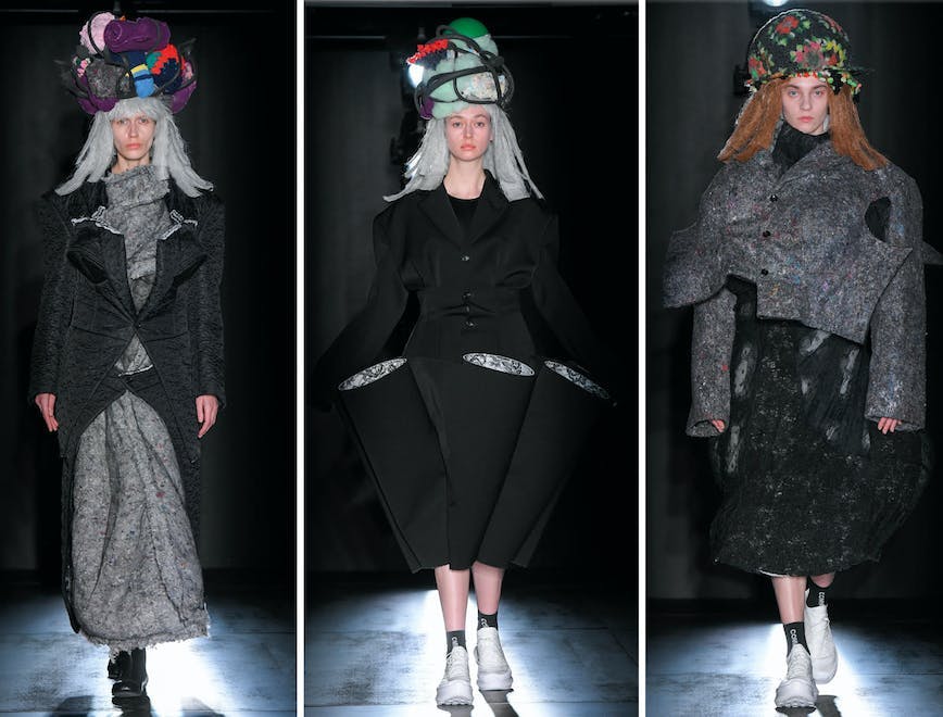 Nella foto Comme des Garçons la sfilata donna Autunno Inverno 2022-23