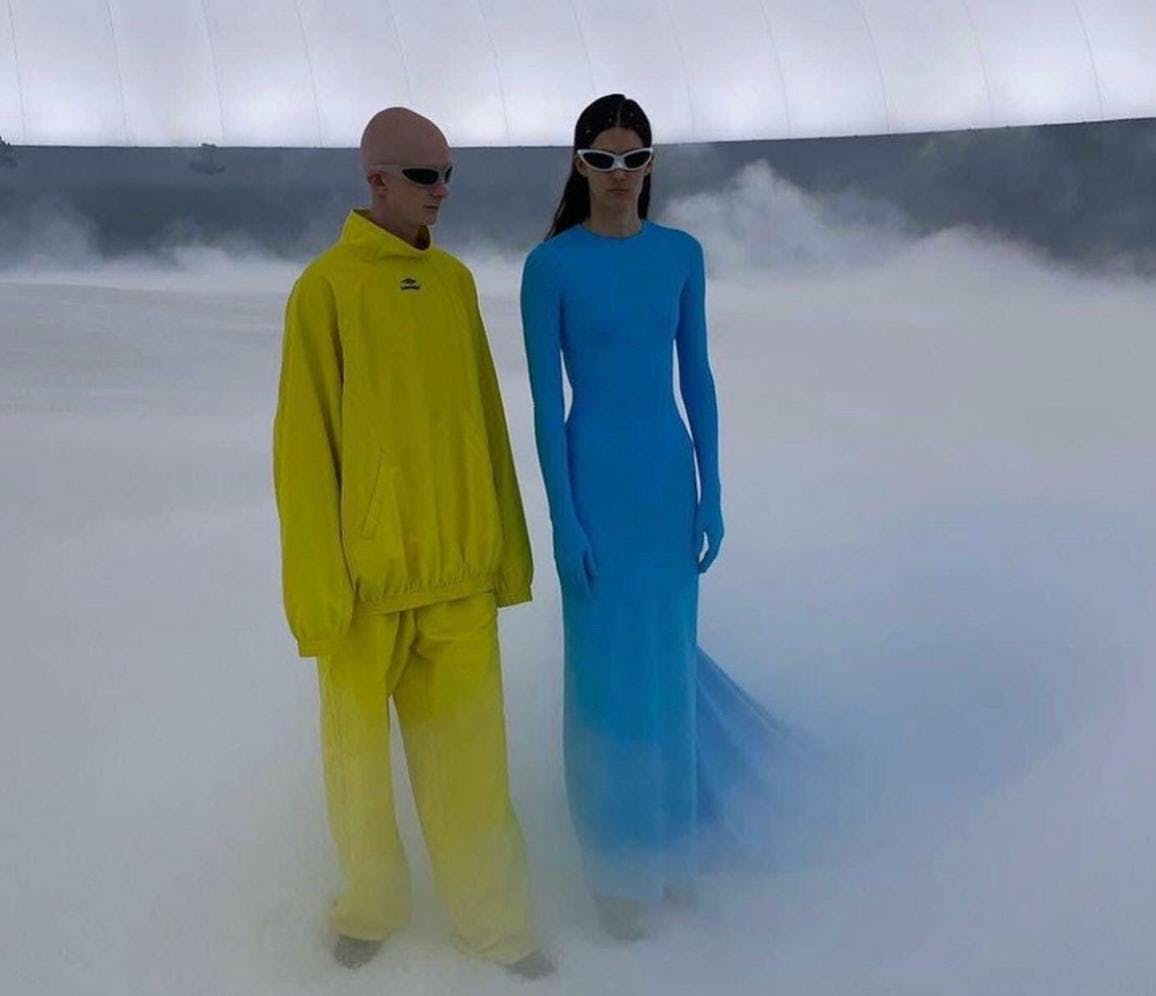 I due look finali dello show di Balenciaga Fall Winter 2022