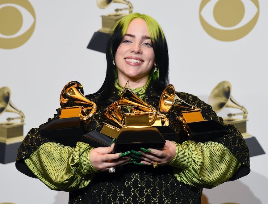 La cantante Billie Elish ai Grammy Awards 2020, quando ha trionfato vincendo ben 5 premi.