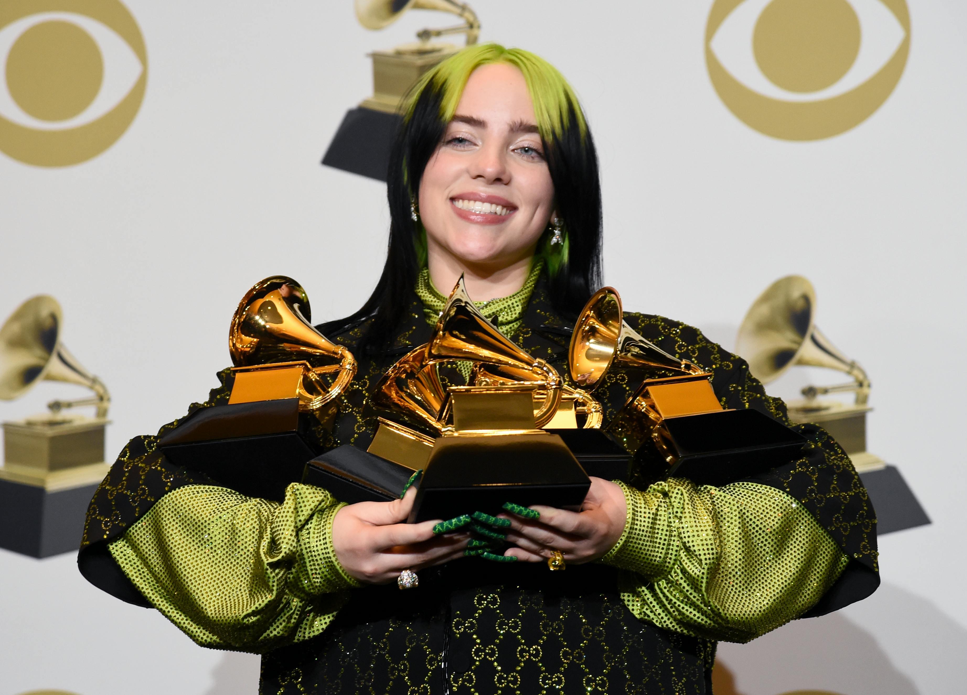 La cantante Billie Elish ai Grammy Awards 2020, quando ha trionfato vincendo ben 5 premi.