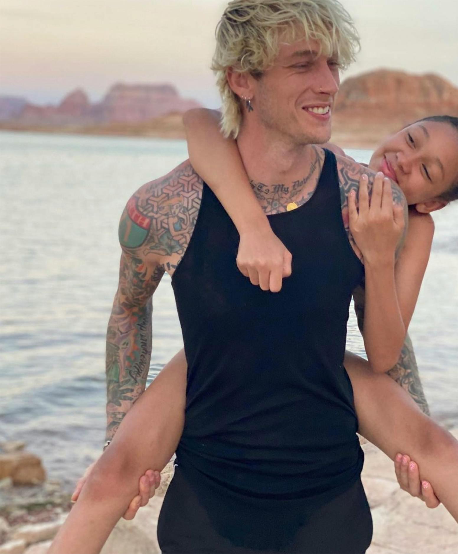 Machine Gun Kelly con la figlia