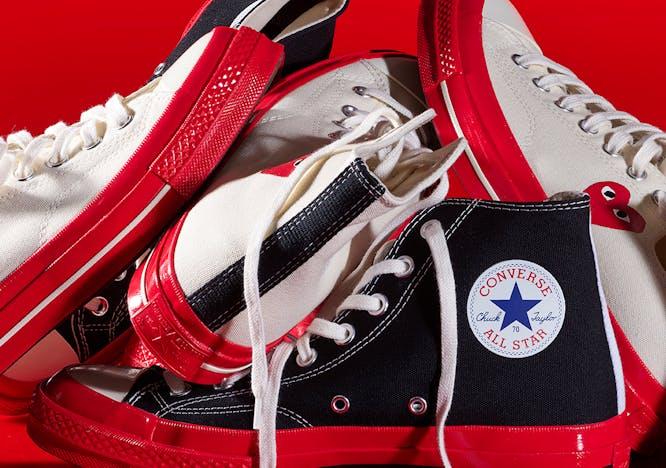 Nella foto Converse x PLAY Comme des Garçons. Foto Craig McDean, Creative Direction Ronnie Cooke Newhouse e Karl Bolander