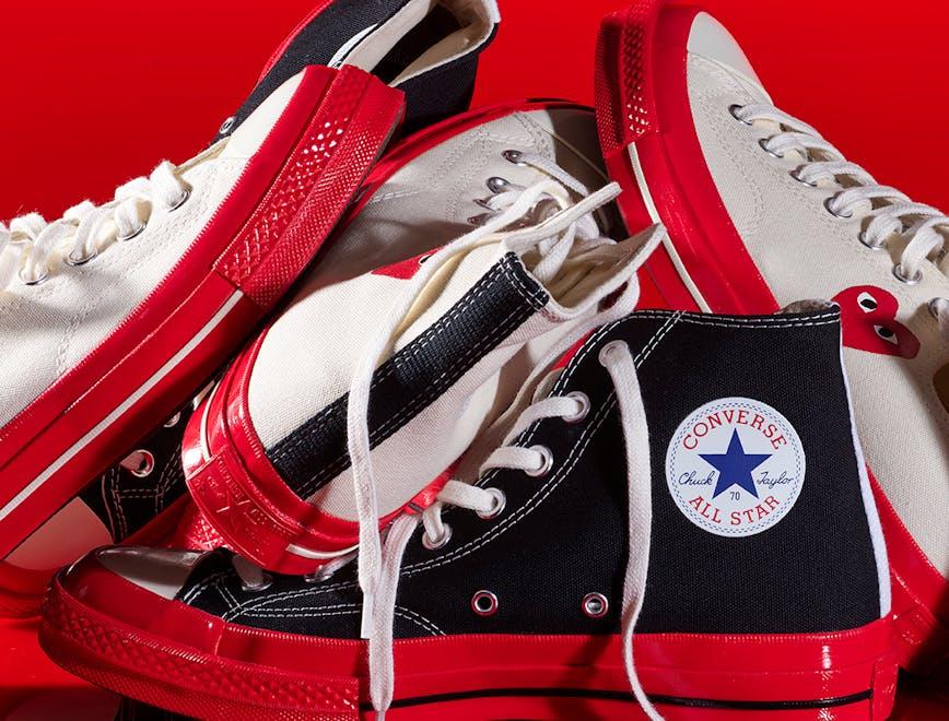 Nella foto Converse x PLAY Comme des Garçons. Foto Craig McDean, Creative Direction Ronnie Cooke Newhouse e Karl Bolander