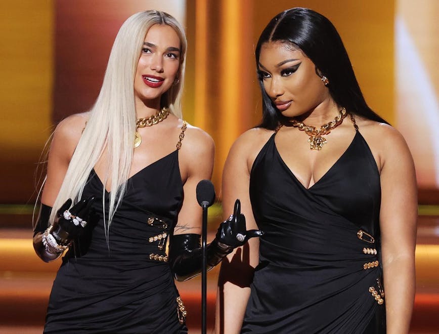 Dua Lipa e Meghan Thee Stallion in Versace