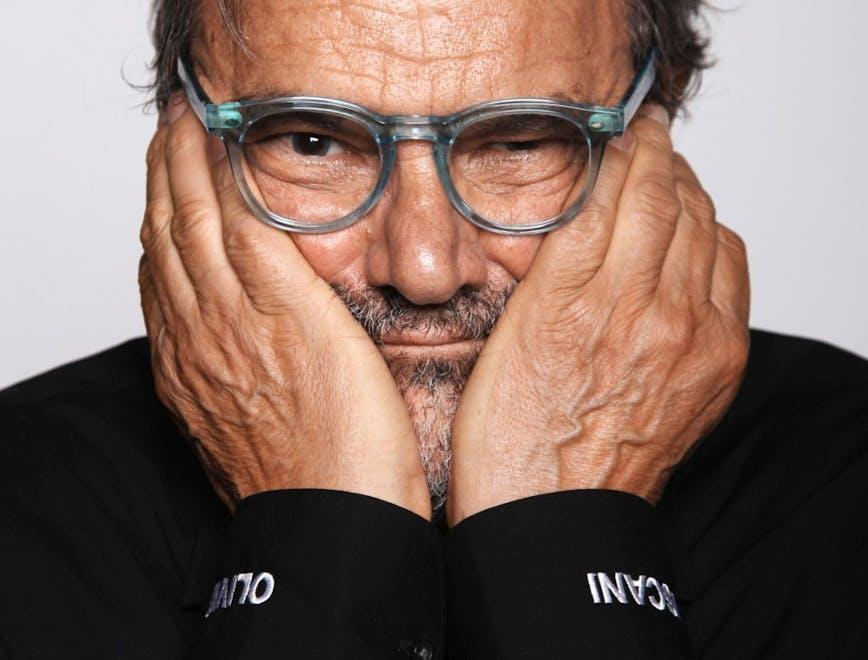 Un ritratto del fotografo Oliviero Toscani. 