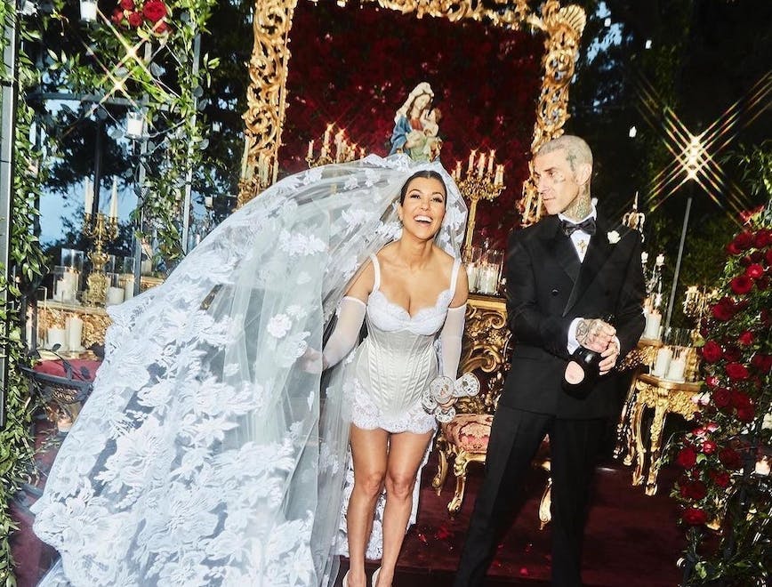 Al matrimonio a Portofino, Kourtney Kardashian e Travis Baker indossano Dolce & Gabbana