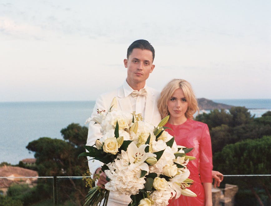 Christian Coppola e Kiernan Shipka in Thom Browne a Saint-Tropez