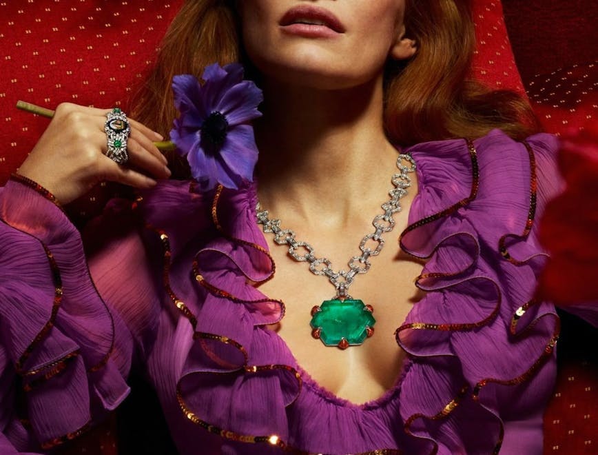 Jessica Chastain con una collana Gucci High Jewelry