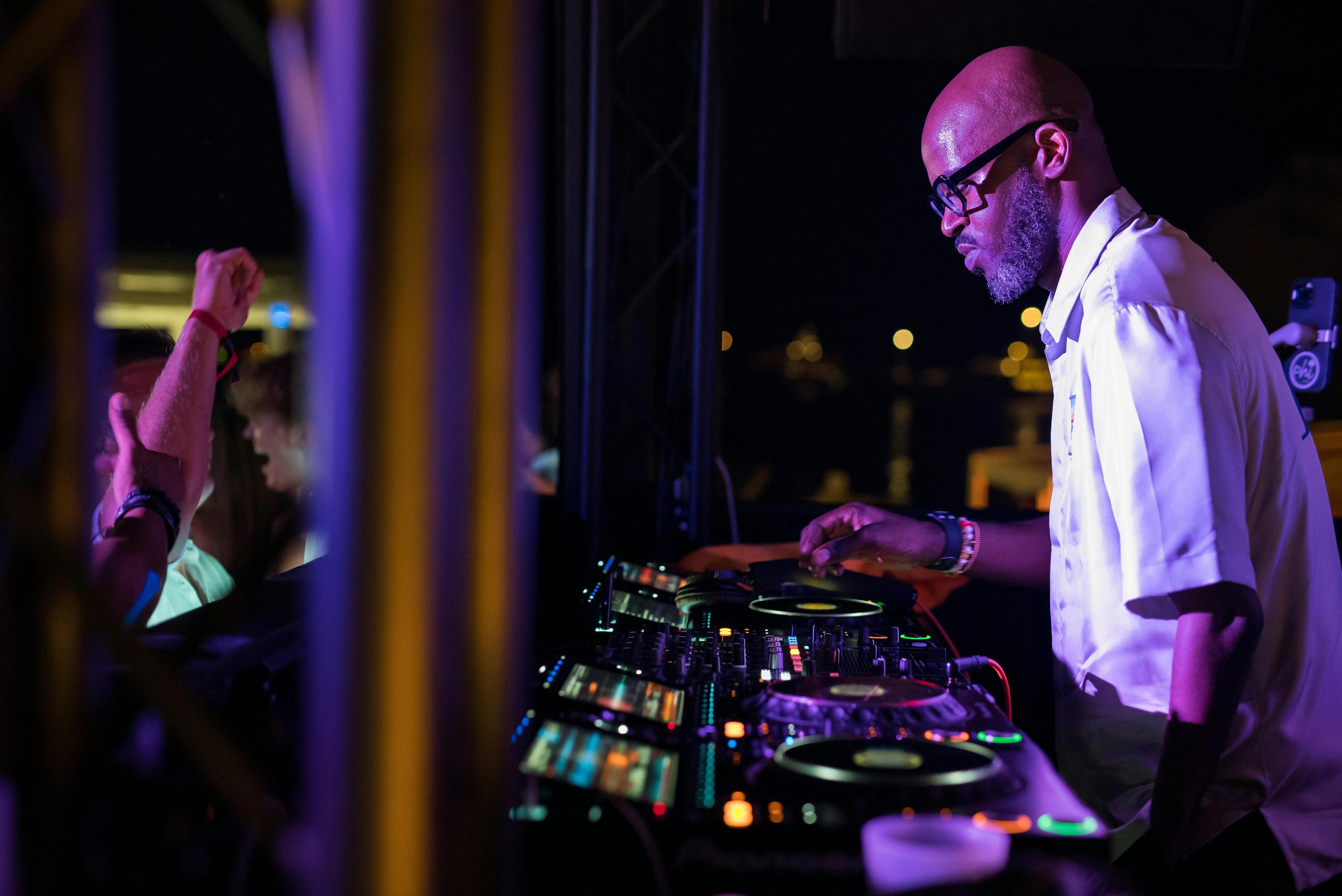 Black Coffee e la performance al Phi Beach