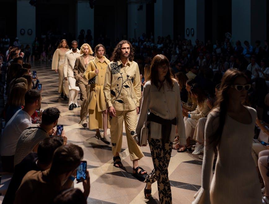 Nanushka la sfilata primavera estate 2023 alla Budapest Central European Fashion Week