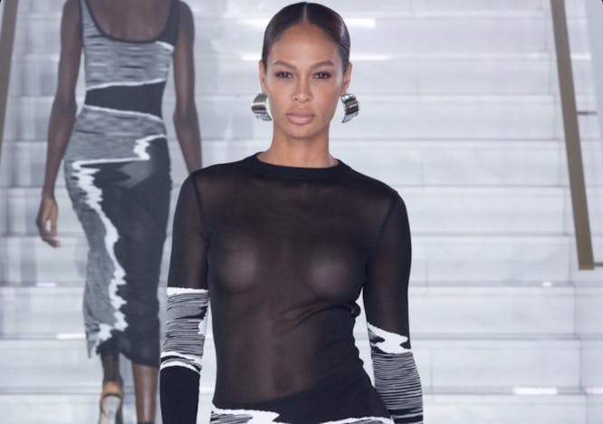 Joan Smalls alla sfilata di Missoni primavera estate 2023.