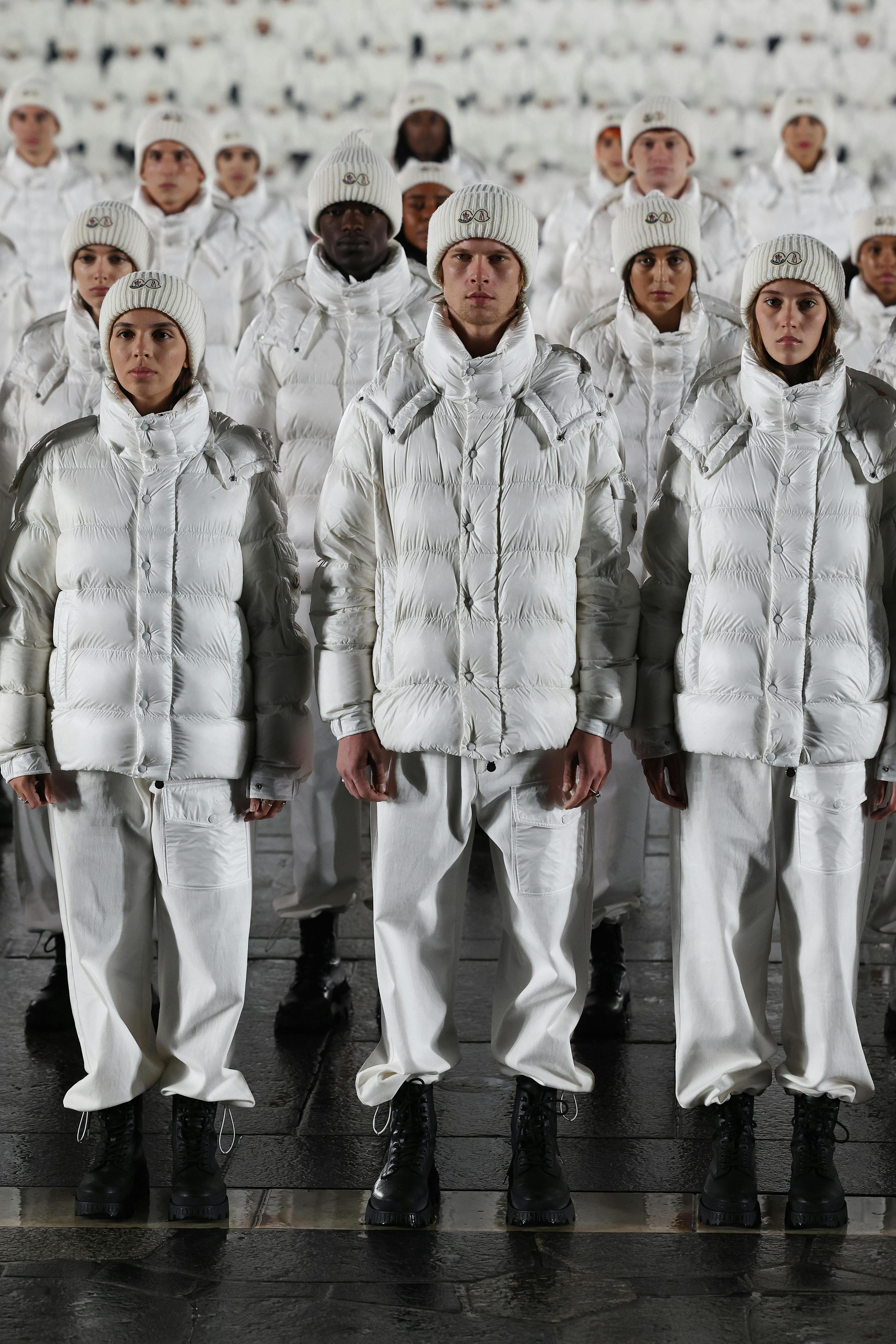 Moncler compie 70 anni e festeggia a Milano in Piazza Duomo