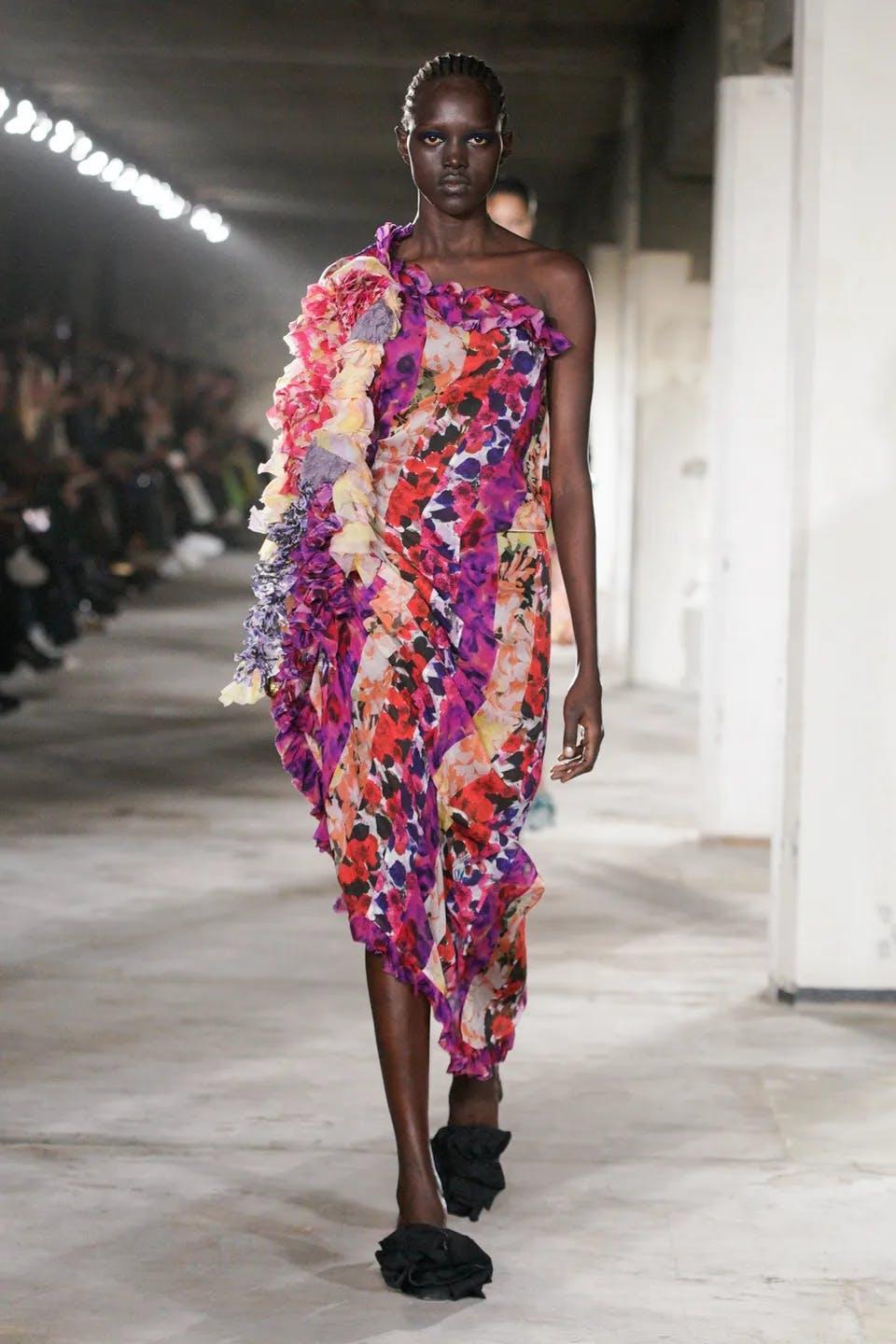 Dries Van Noten la sfilata Primavera Estate 2023