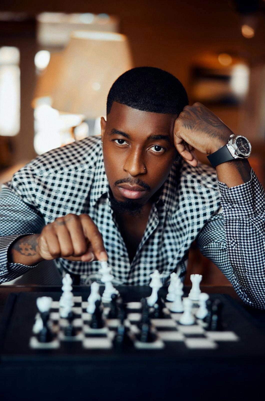 Presnel Kimpembe. Camicia stampata, FENDI; orologio, ORLINSKI X HUBLOT.