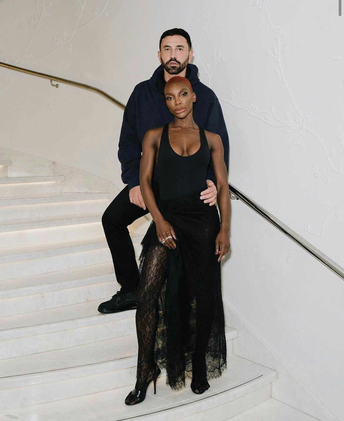 L'ex direttore creativo di Burberry Riccardo Tisci e l'attrice Michaela Coel.