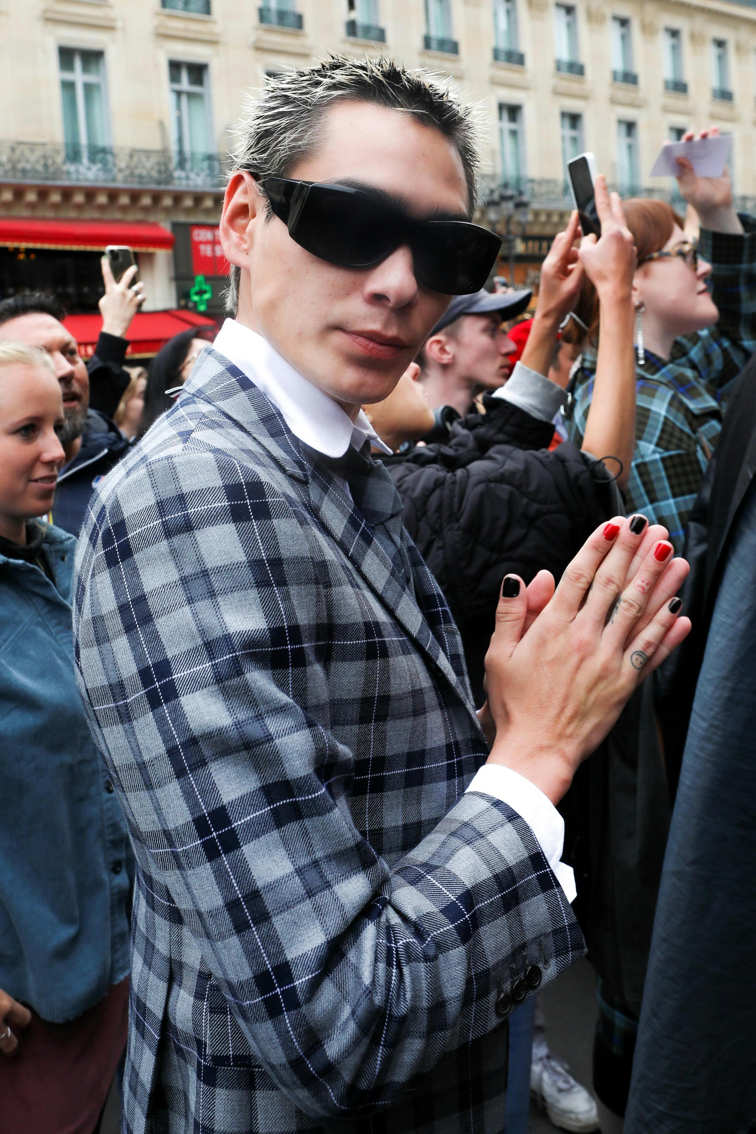 Evan Mock alla sfilata di Thom Browne a Parigi / Hippolyte Petit, Getty Images