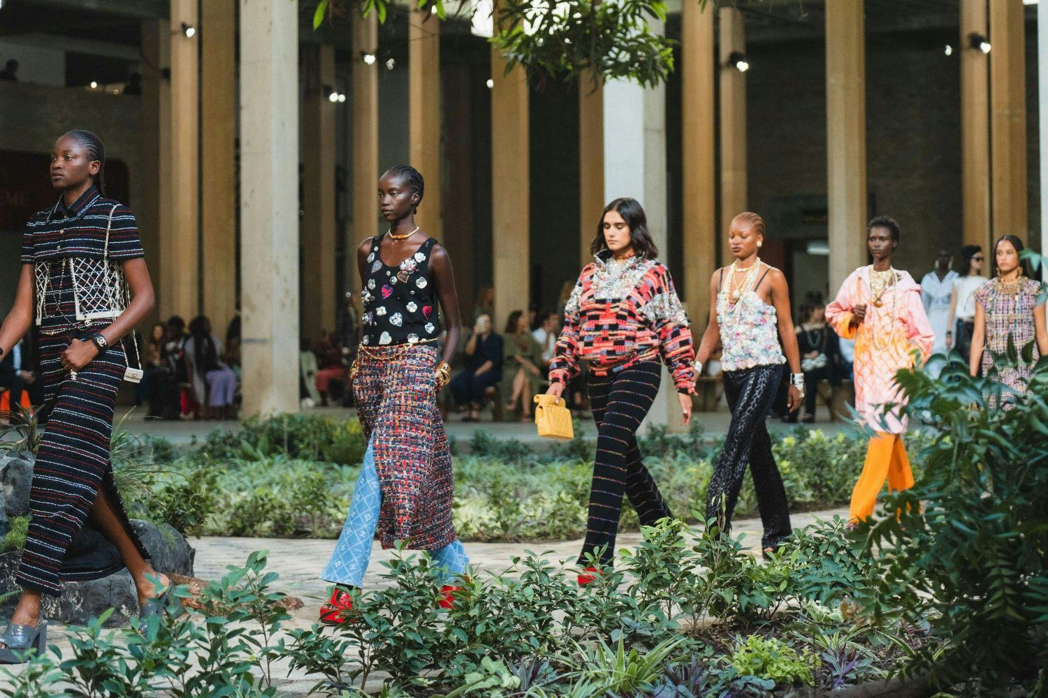 Chanel Métier d'Art 2022-23 la sfilata a Dakar