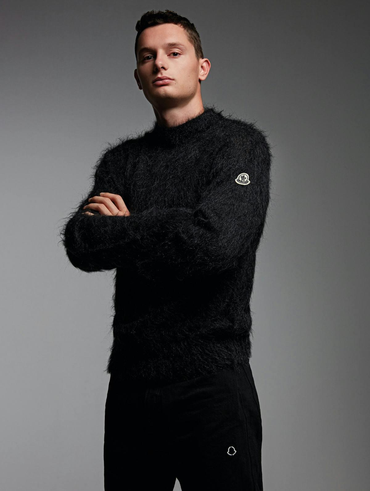 Filippo Tortu in cover indossa pull e pantaloni, 7 MONCLER FRGMT HIROSHI FUJIWARA.